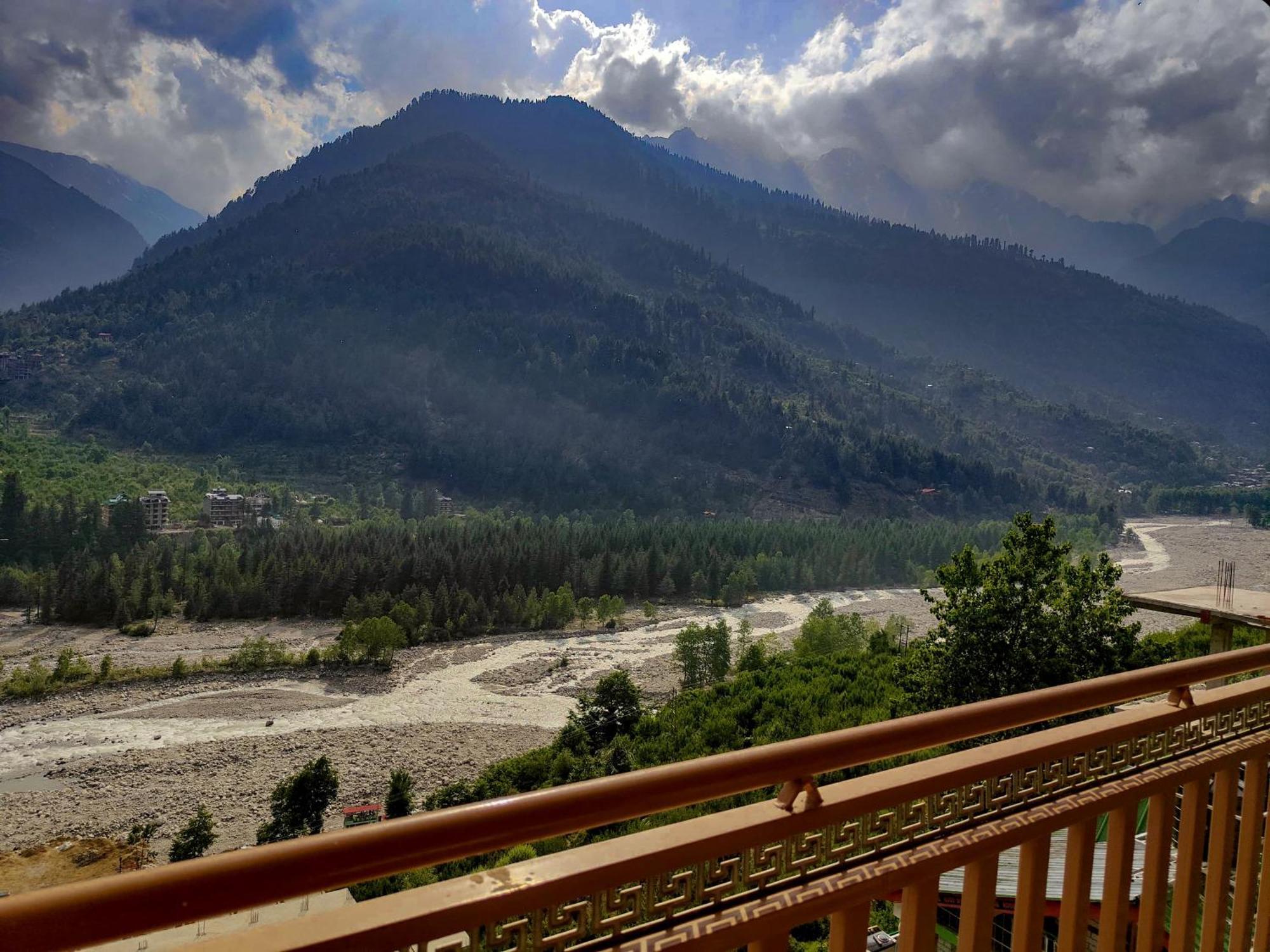 Hotel Arohi Vashist Luaran gambar